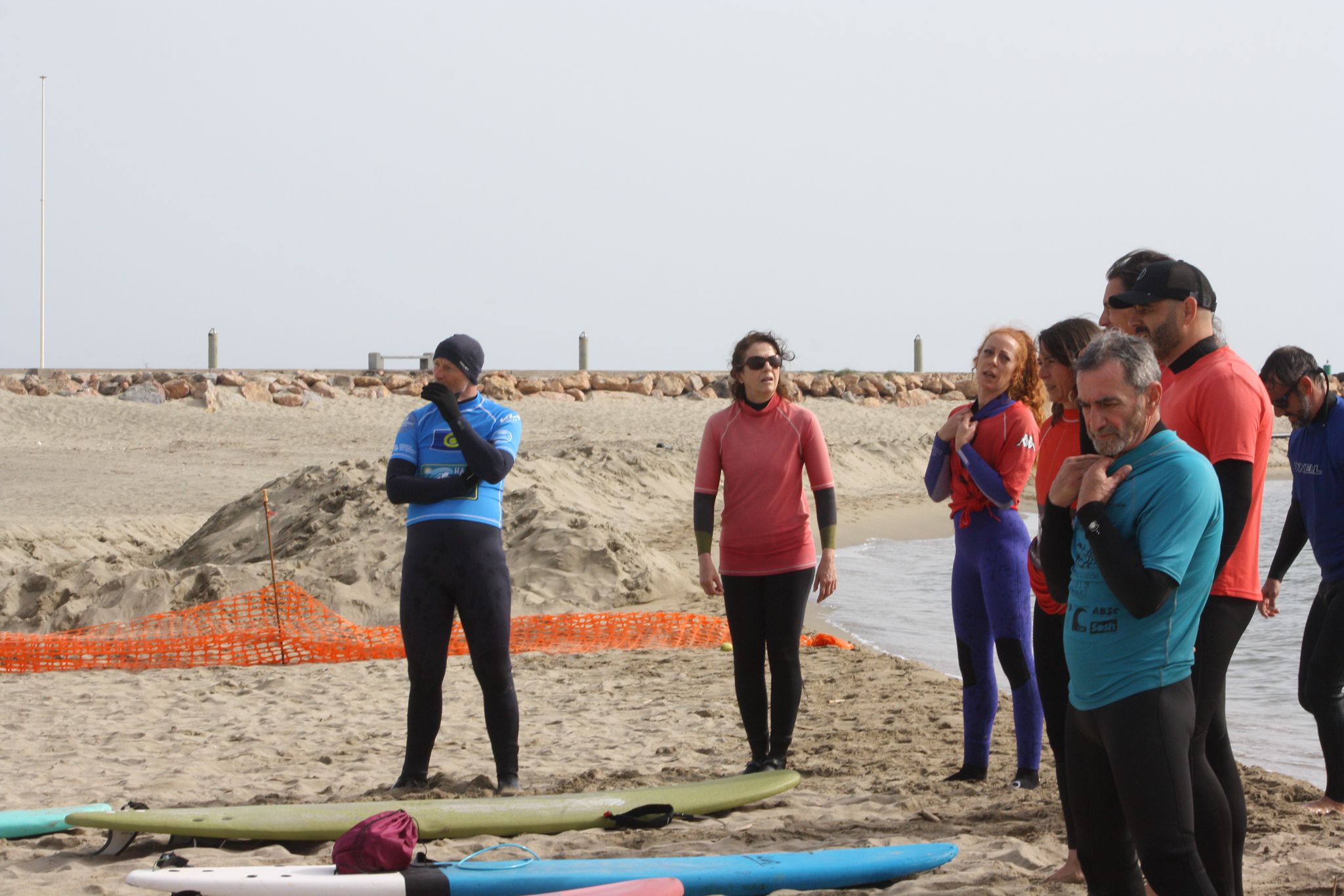 Briefing sur la plage avant la session surf - ABSC 66